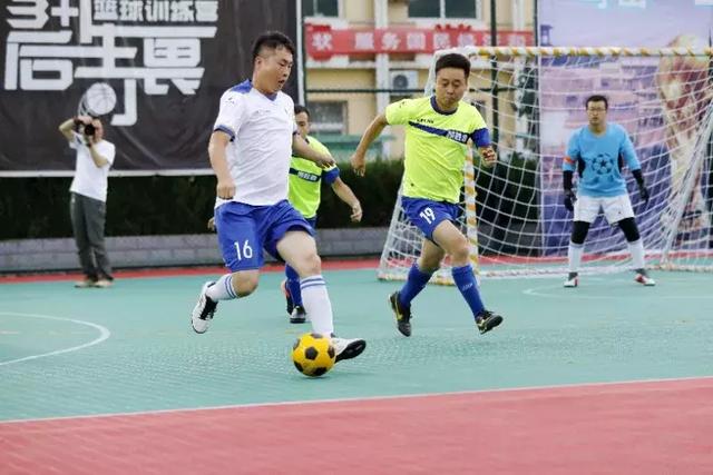 Shams：黄蜂与科比·怀特签3年7400万合同 将其视为首发